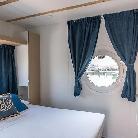 Marina Del Gargano Houseboat Hotel Manfredonia Exterior photo