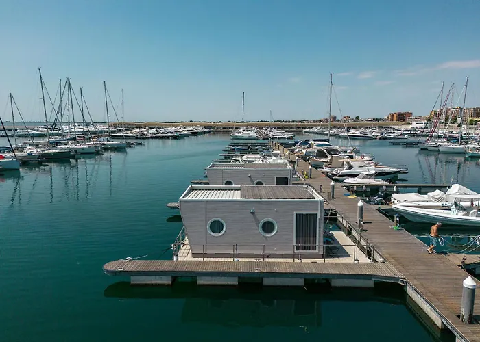 Marina Del Gargano Houseboat
