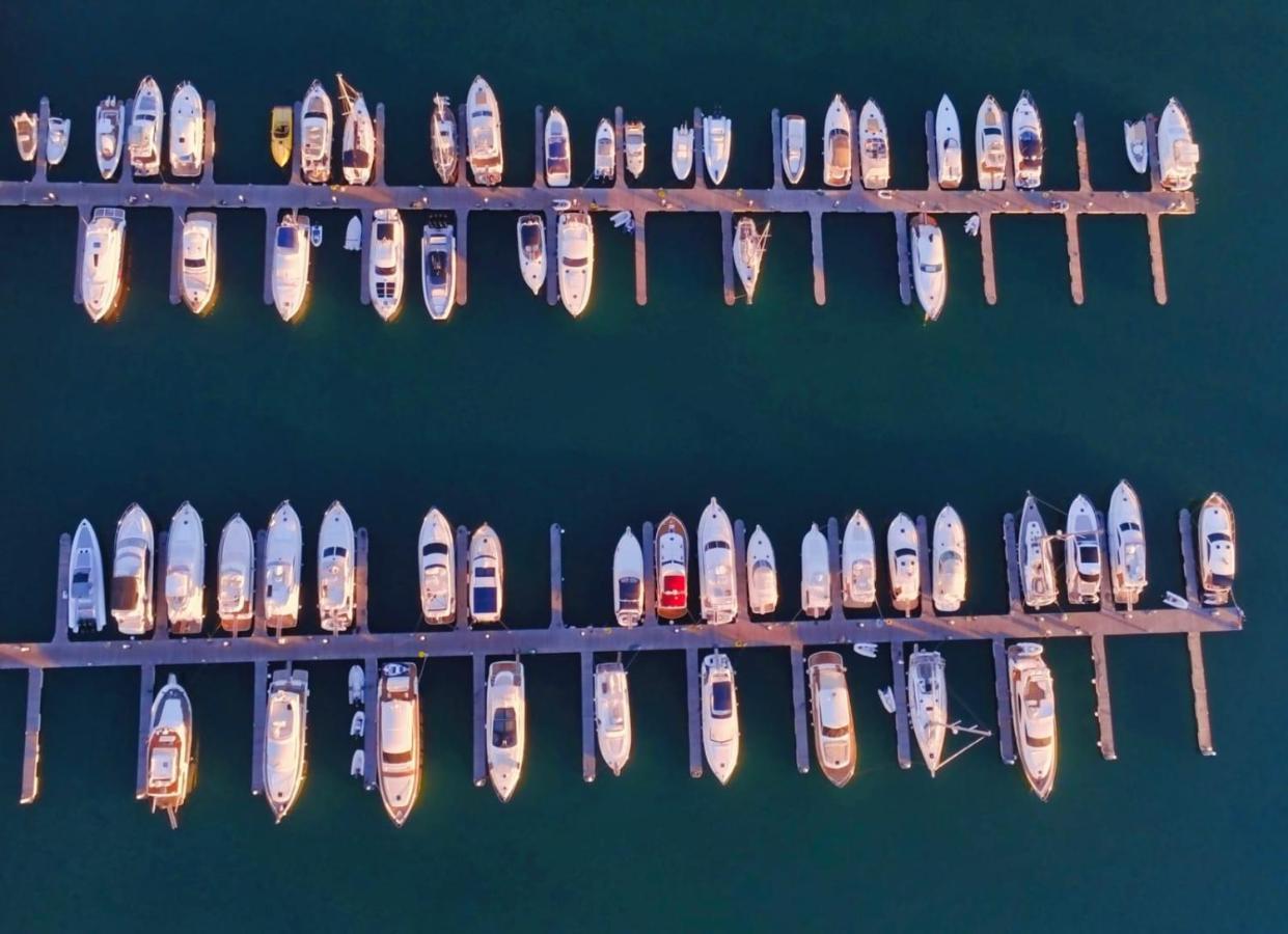 Marina Del Gargano Houseboat