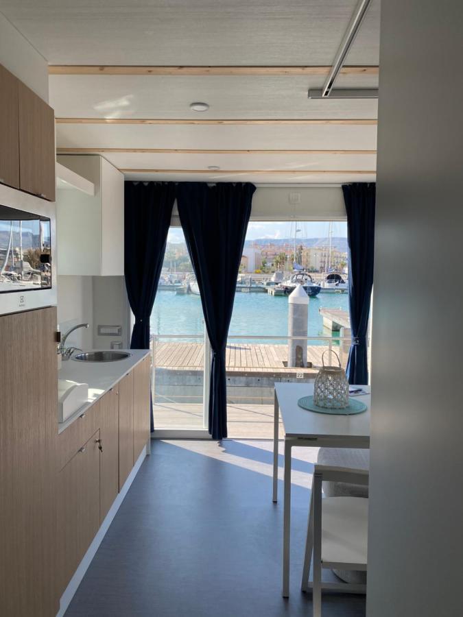 Marina Del Gargano Houseboat