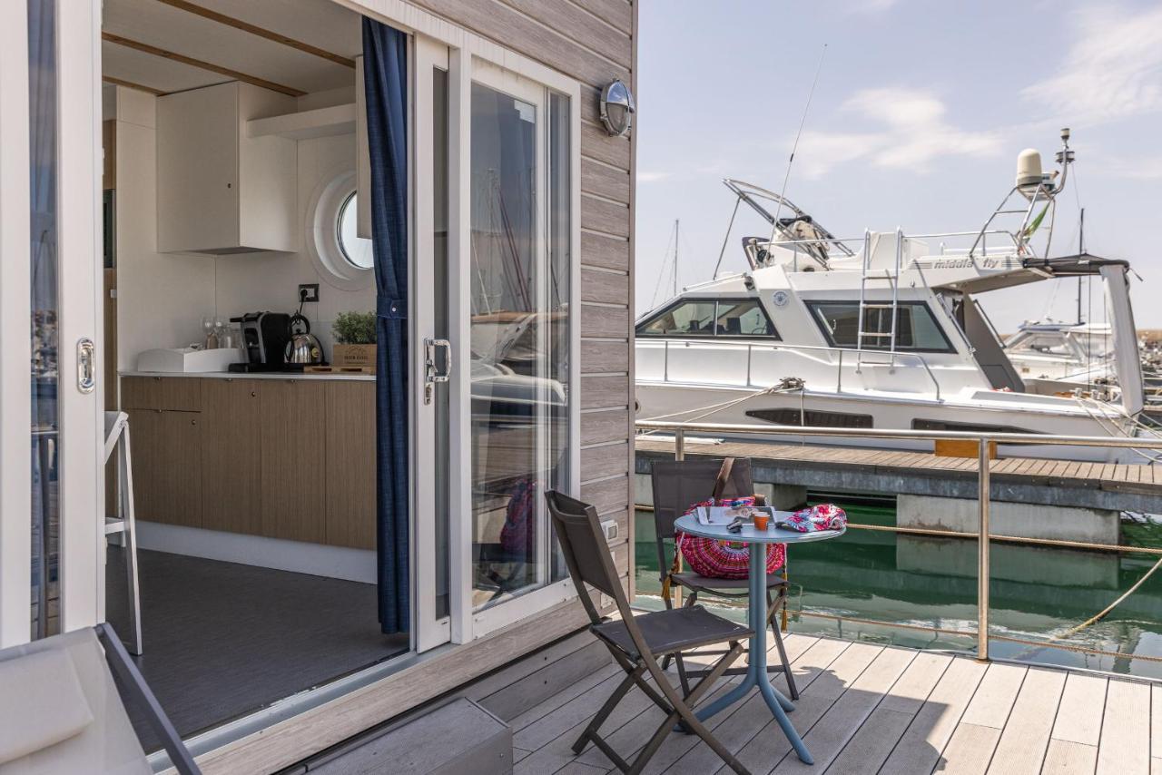 Botel Marina Del Gargano Houseboat *