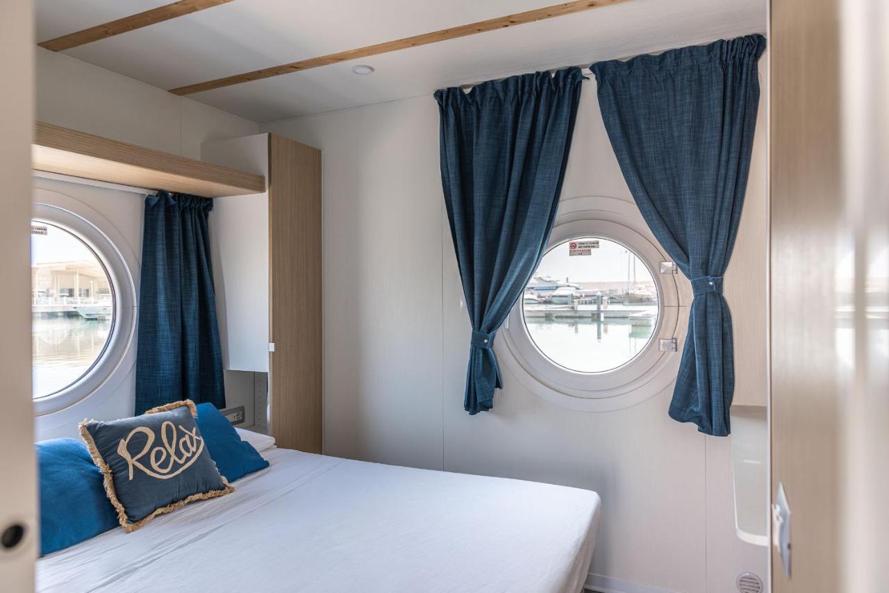 Marina Del Gargano Houseboat