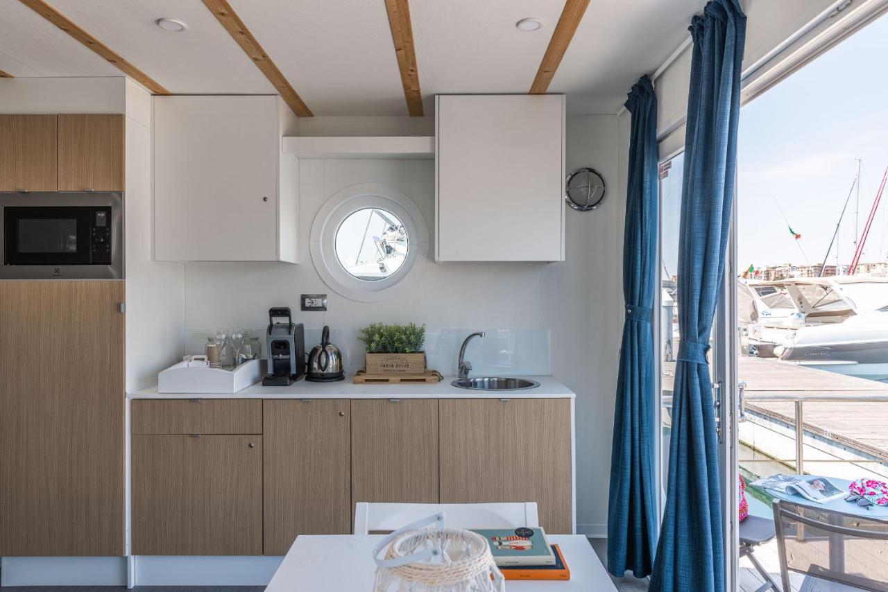 Botel Marina Del Gargano Houseboat Manfredonia