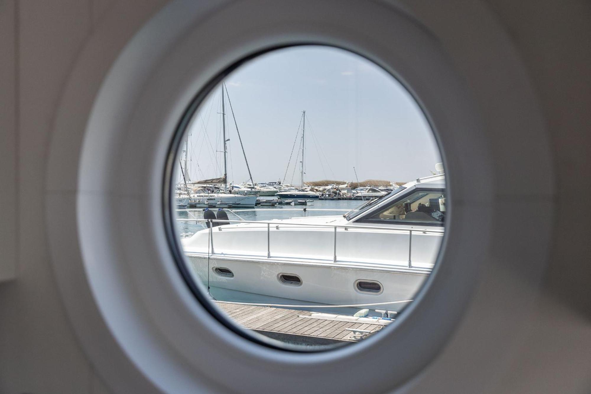 Marina Del Gargano Houseboat Botel