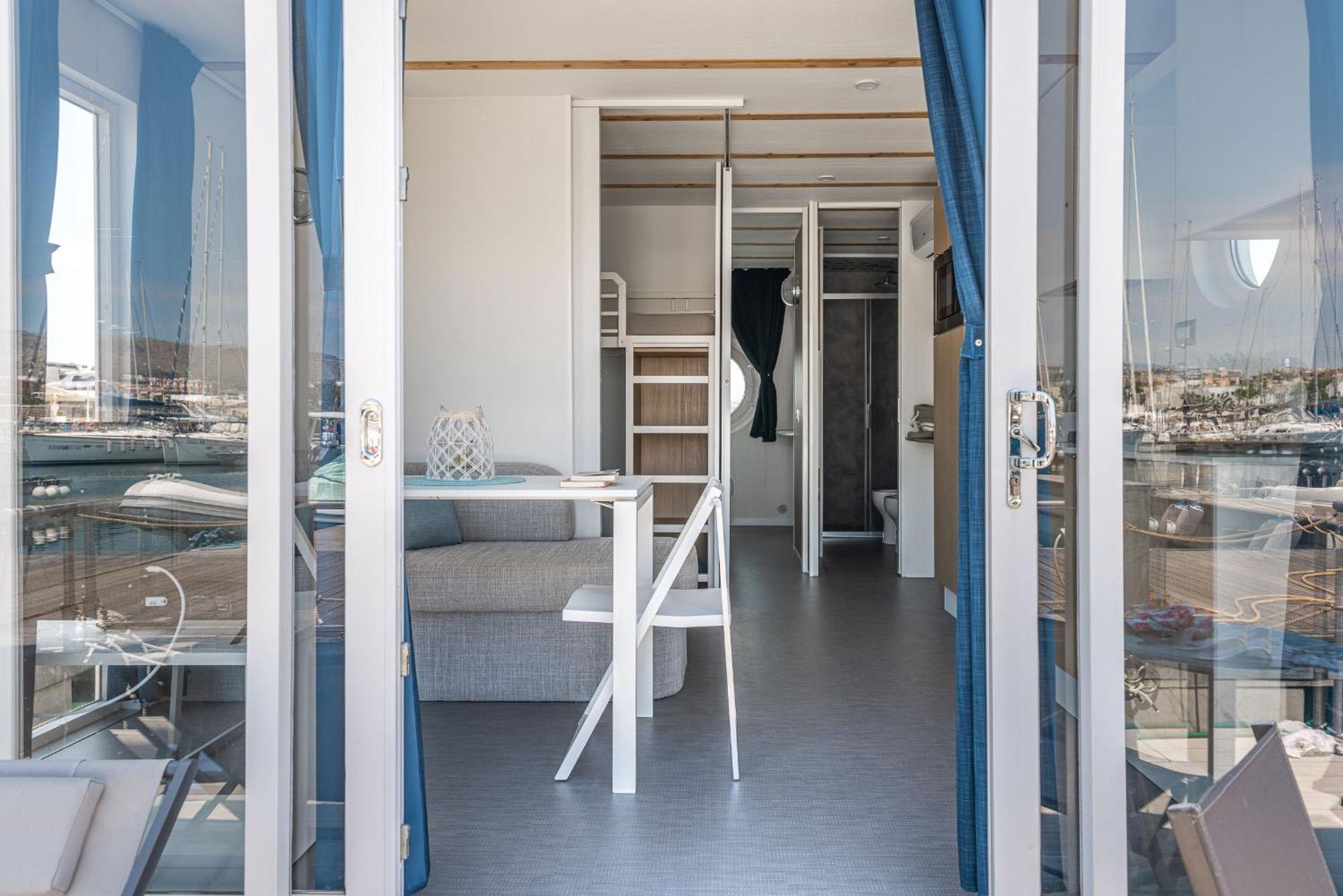 Marina Del Gargano Houseboat