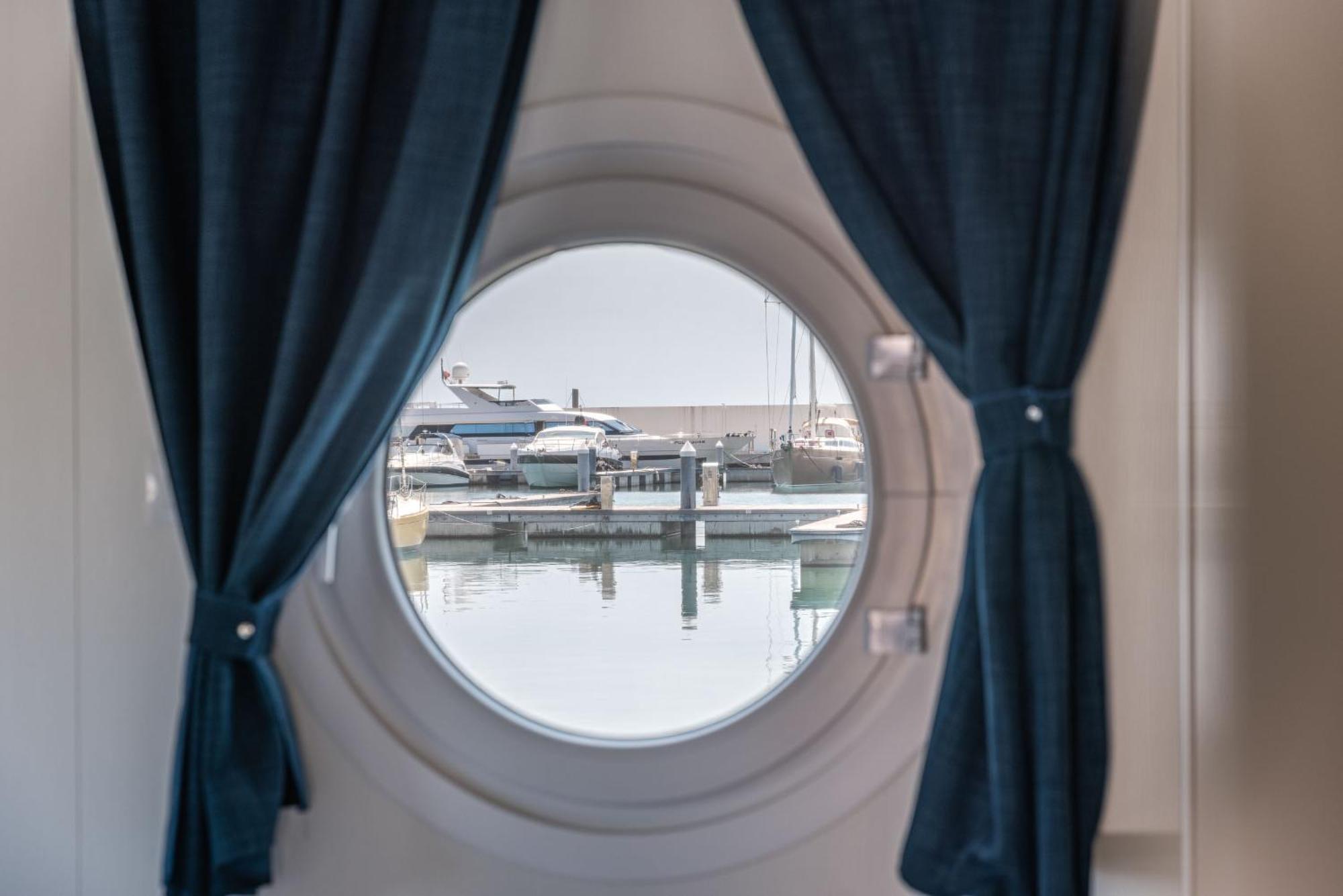 Marina Del Gargano Houseboat